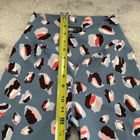 Beach Riot Cara Legging In Multi Spot - Picture 7 of 13